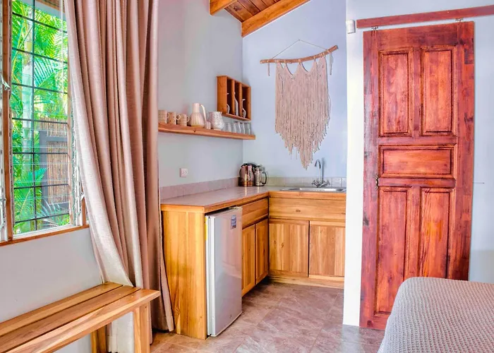 Casa Bonita - 5br With Pool Walk To Beach! Nosara